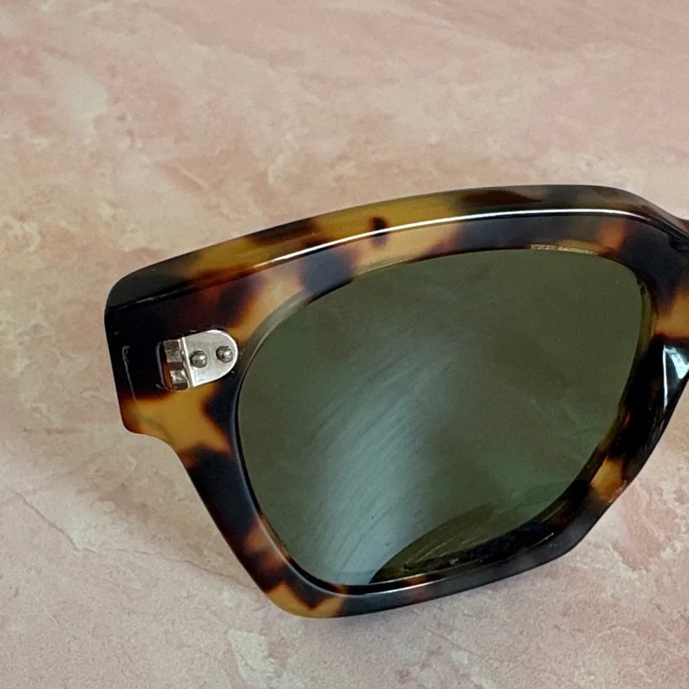 Authentic Gucci tortoise shell sunglasses - left arm broken, right arm intact